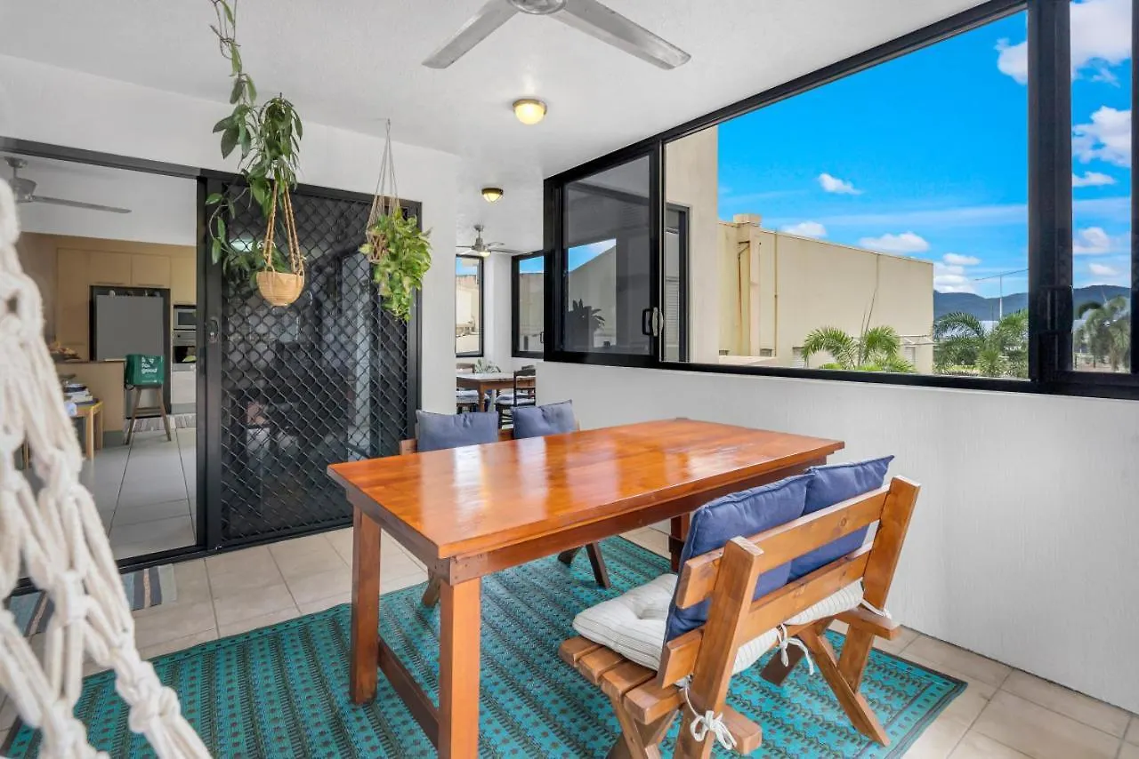 Portofino Coastal Retreat Apartment Cairns 0*,  Australia